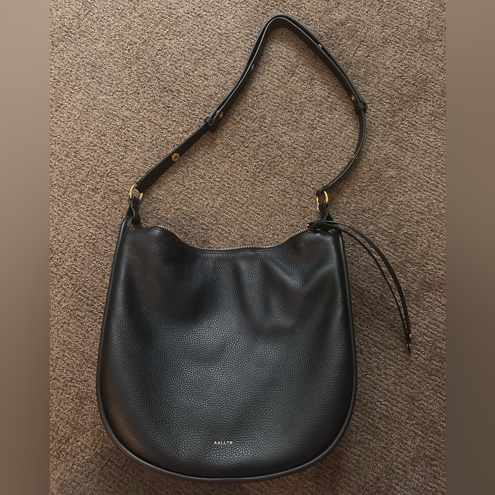 Aallyn Genuine Leather Hobo Bag in Black